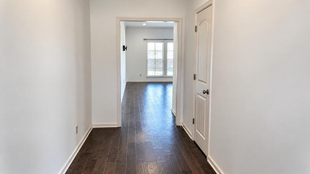 111 Yarmouth Ct - Photo 3 of 18