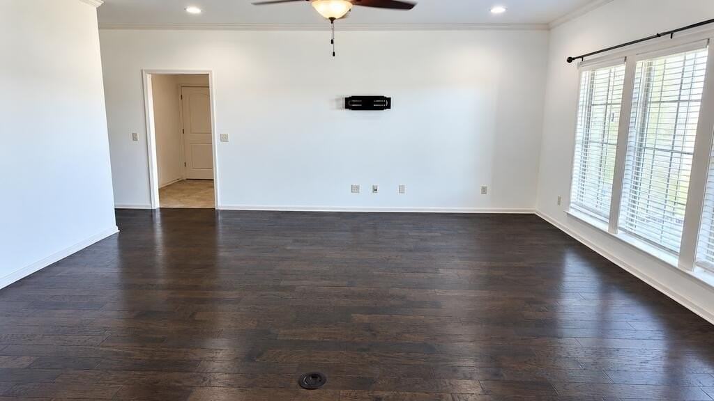 111 Yarmouth Ct - Photo 4 of 18