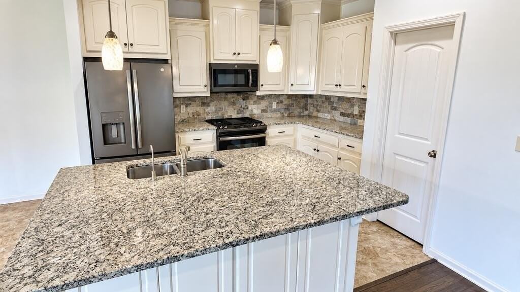 111 Yarmouth Ct - Photo 7 of 18