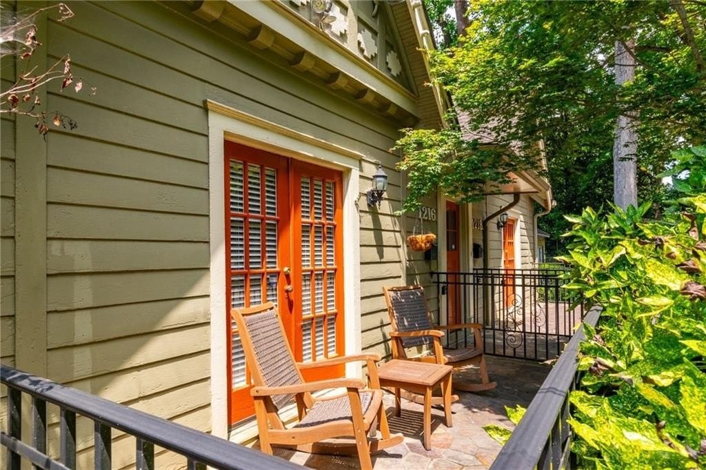 1216 N Highland Ave Ne - Photo 4 of 35