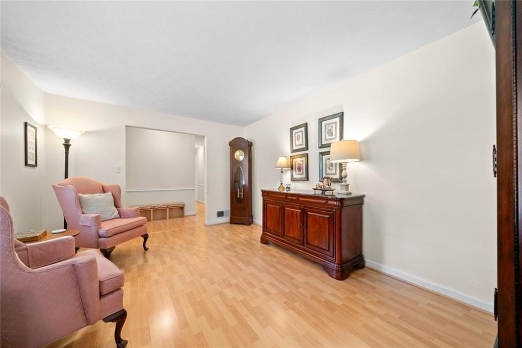 2866 London Court SE - Photo 2 of 22