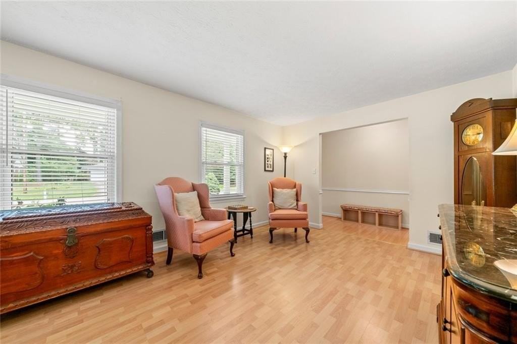 2866 London Court SE - Photo 3 of 22