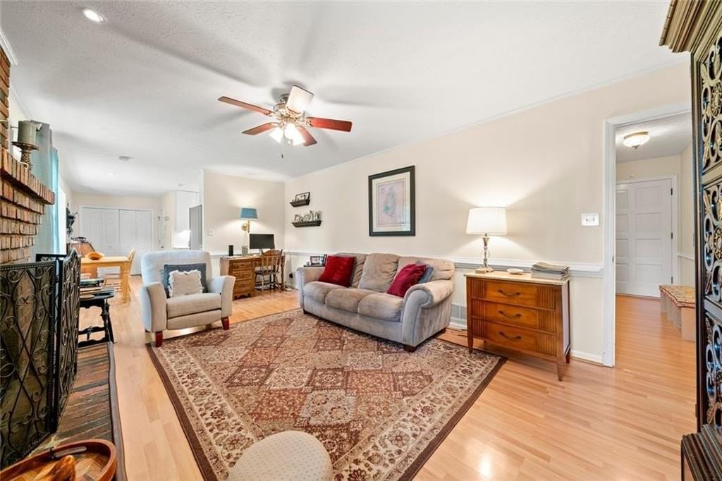 2866 London Court SE - Photo 5 of 22