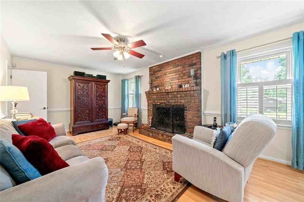 2866 London Court SE - Photo 6 of 22