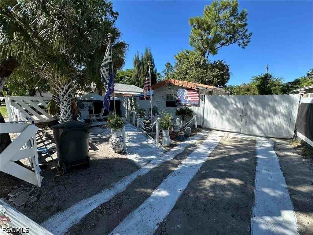 2343 Canal St - Photo 2 of 24