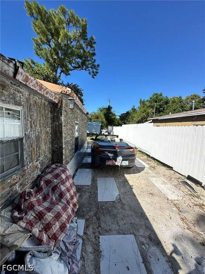 2343 Canal St - Photo 4 of 24
