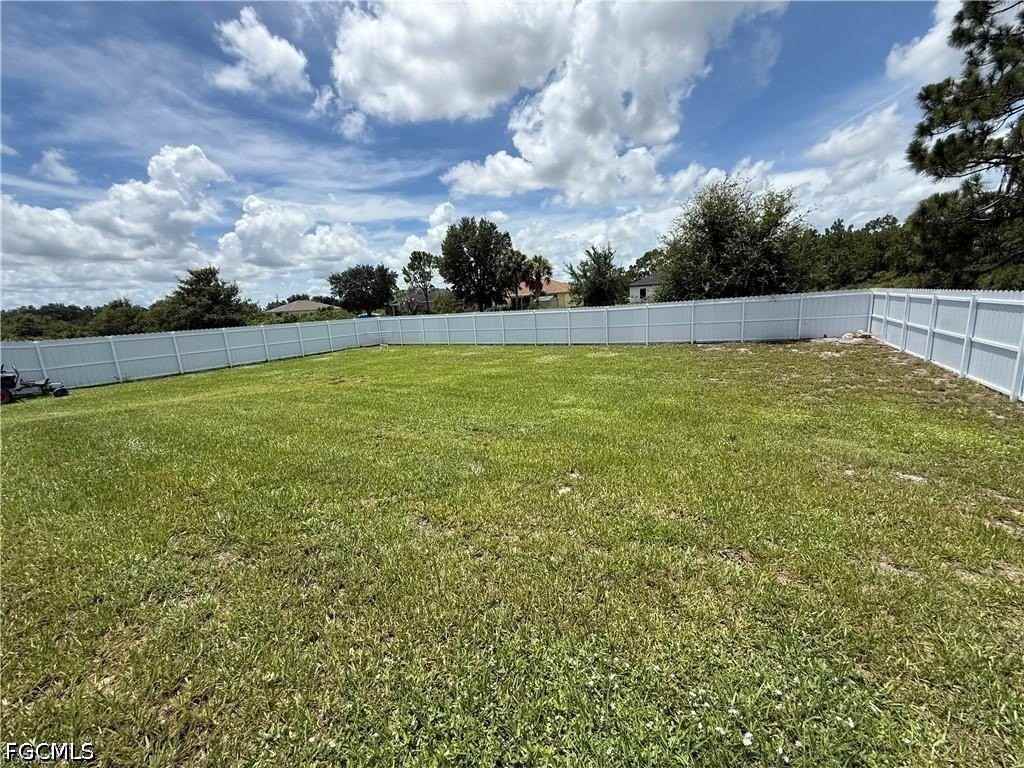 557 Oakshire Ln - Photo 2 of 29