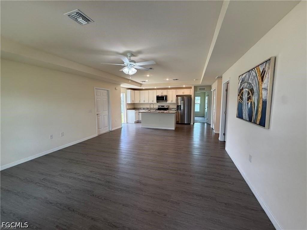 557 Oakshire Ln - Photo 3 of 29