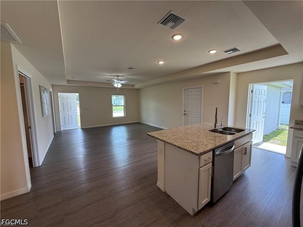 557 Oakshire Ln - Photo 7 of 29