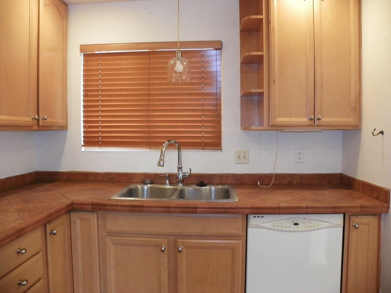 1344 Grande Blvd Se #H - Photo 5 of 17