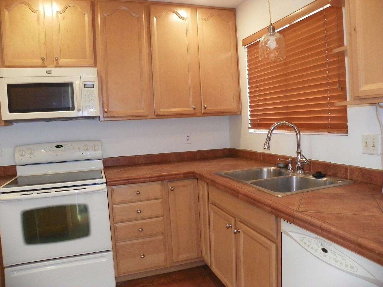 1344 Grande Blvd Se #H - Photo 7 of 17