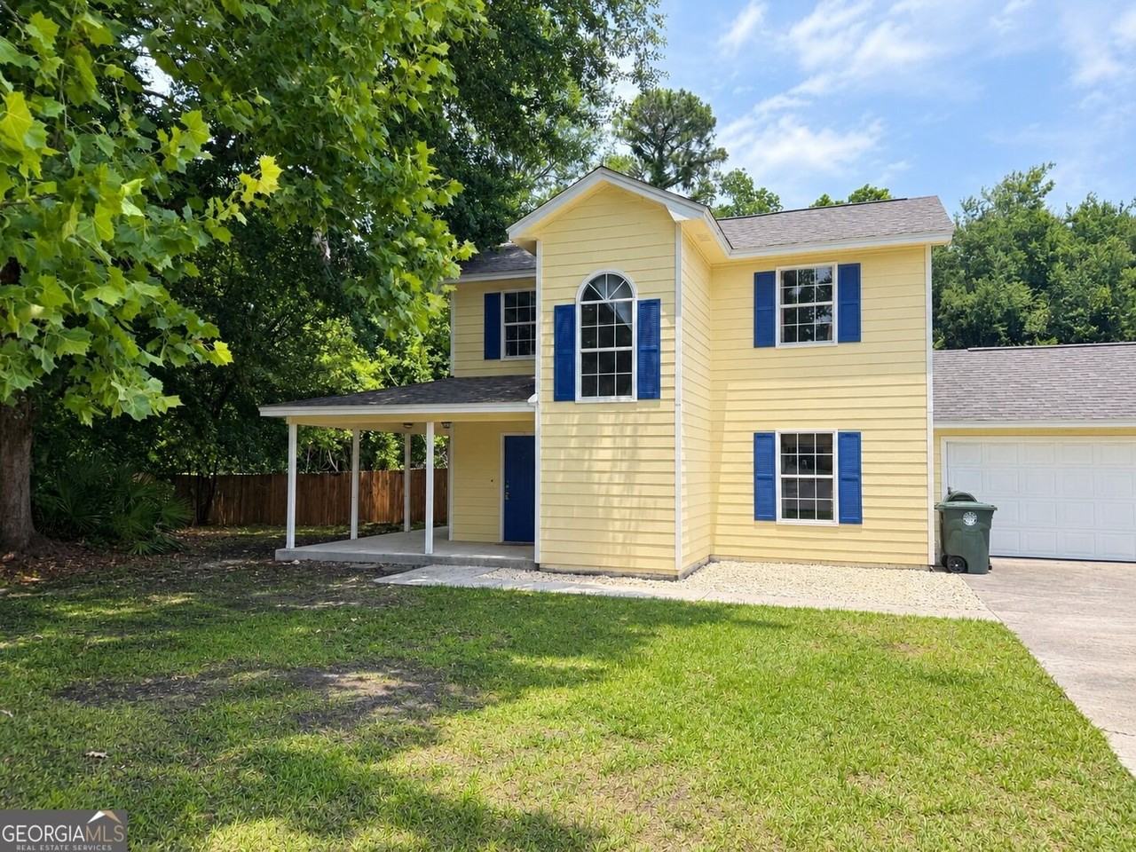 125 Lake Wellington Dr - Photo 2 of 14