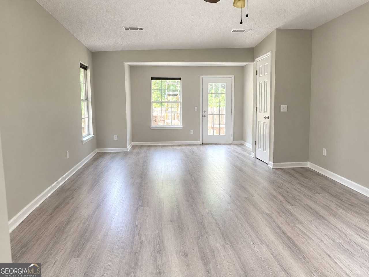 125 Lake Wellington Dr - Photo 7 of 14