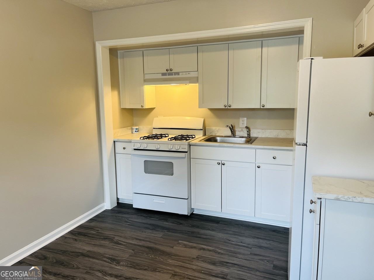 47 Robinson St #42B - Photo 6 of 13