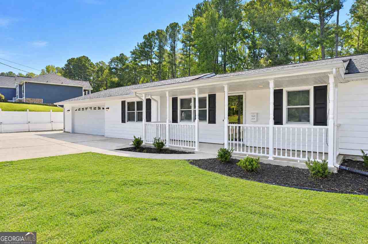 220 E Crestwood Rd - Photo 3 of 41