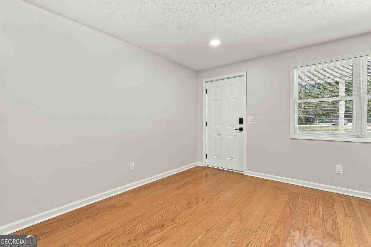 220 E Crestwood Rd - Photo 6 of 41