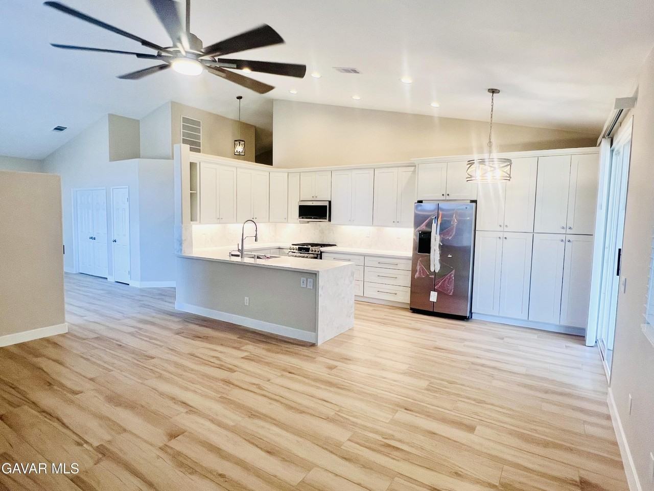 39939 Guita Ct - Photo 5 of 29