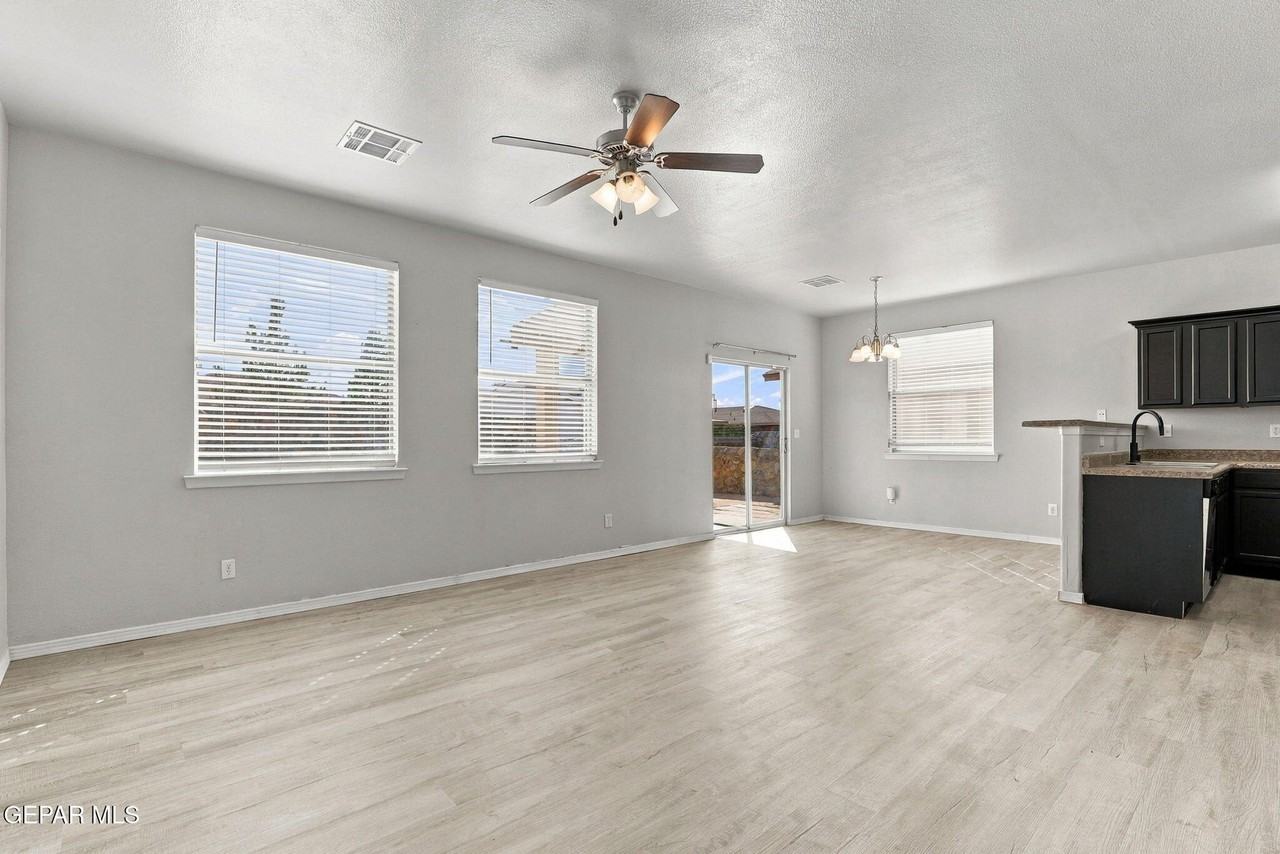 13012 Stonington Ln - Photo 3 of 29