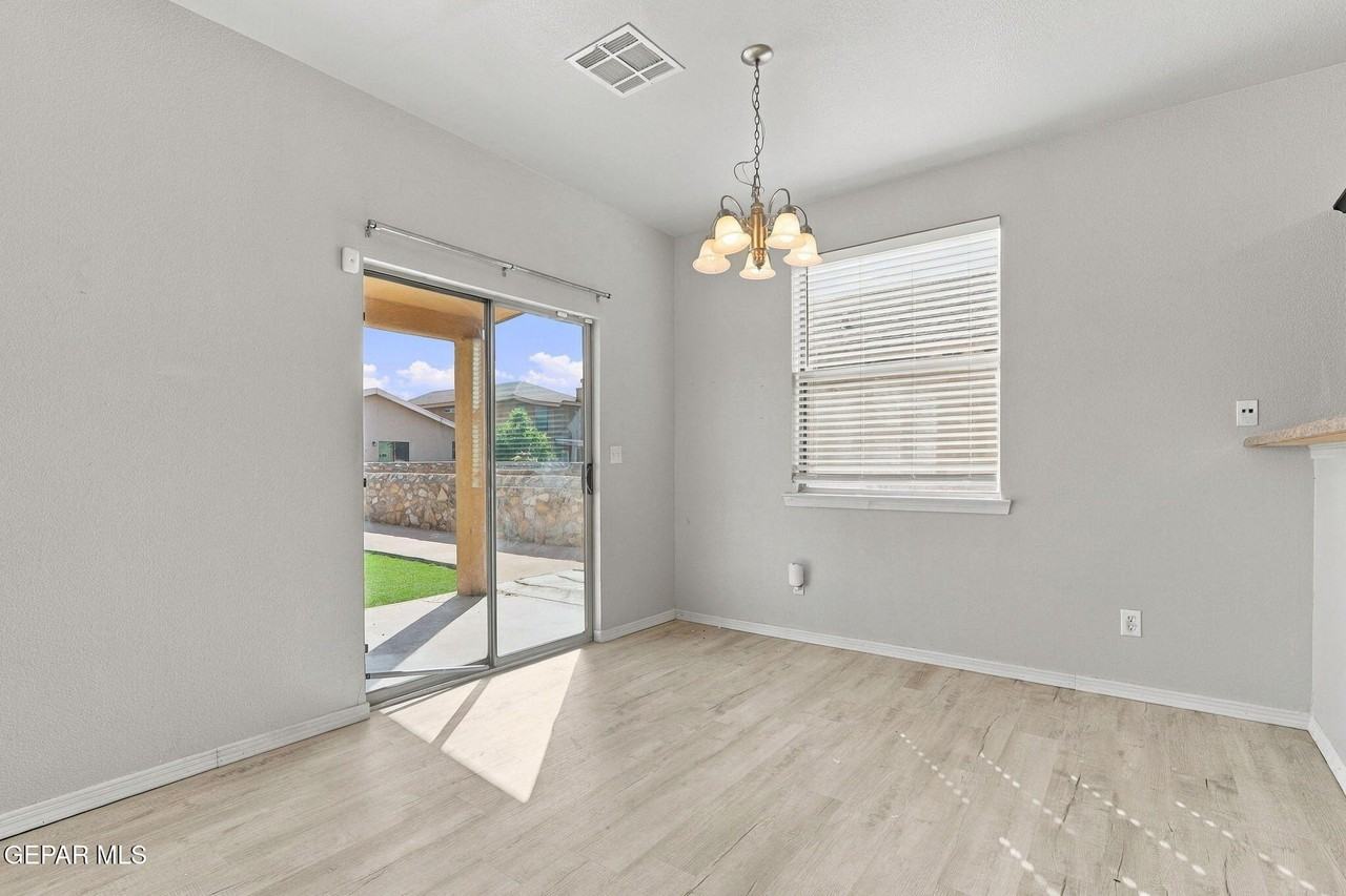 13012 Stonington Ln - Photo 6 of 29