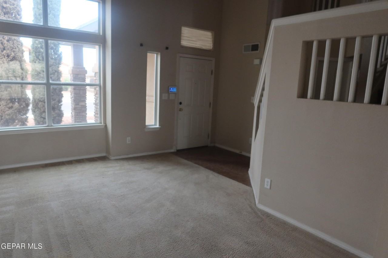 14233 Smokey Point Dr - Photo 4 of 26