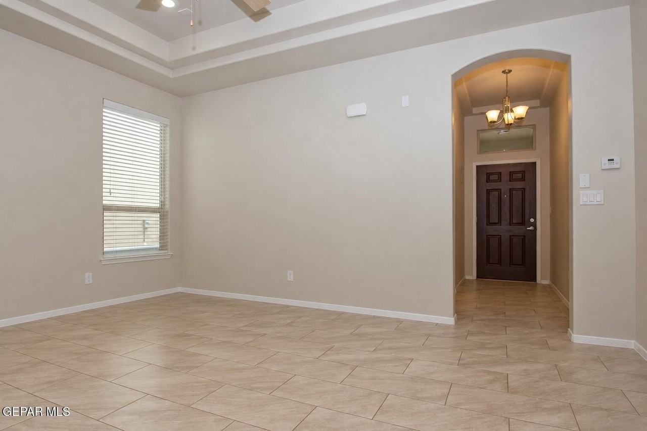 13035 Sherborne Ave - Photo 2 of 20