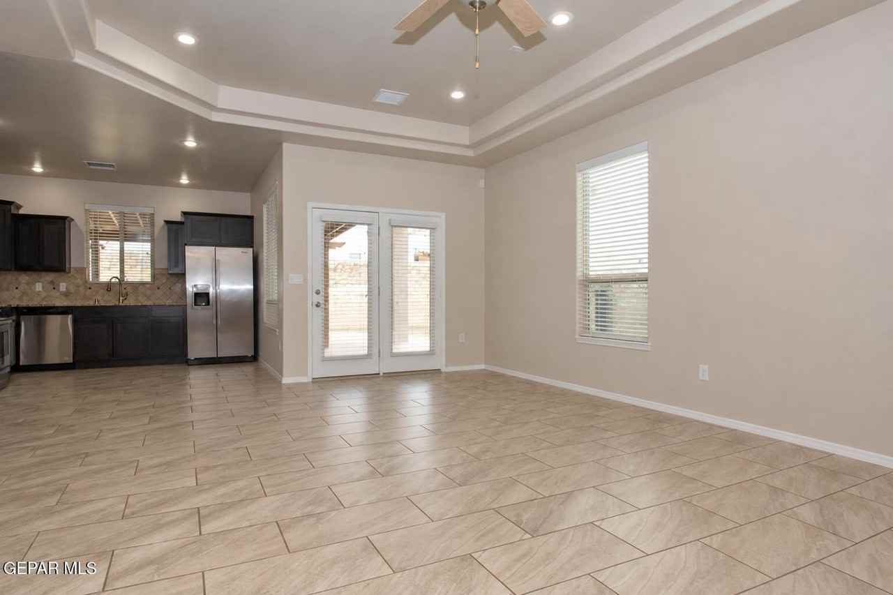 13035 Sherborne Ave - Photo 4 of 20