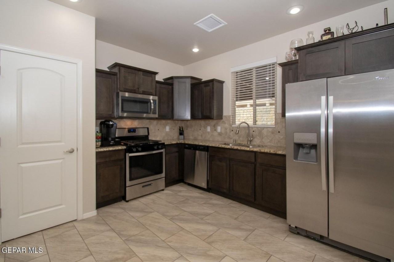 13035 Sherborne Ave - Photo 6 of 20