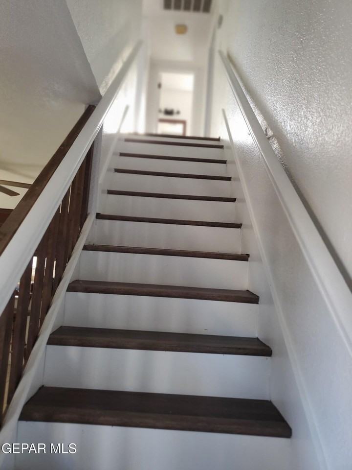5537 Oakbriar Cir - Photo 6 of 13