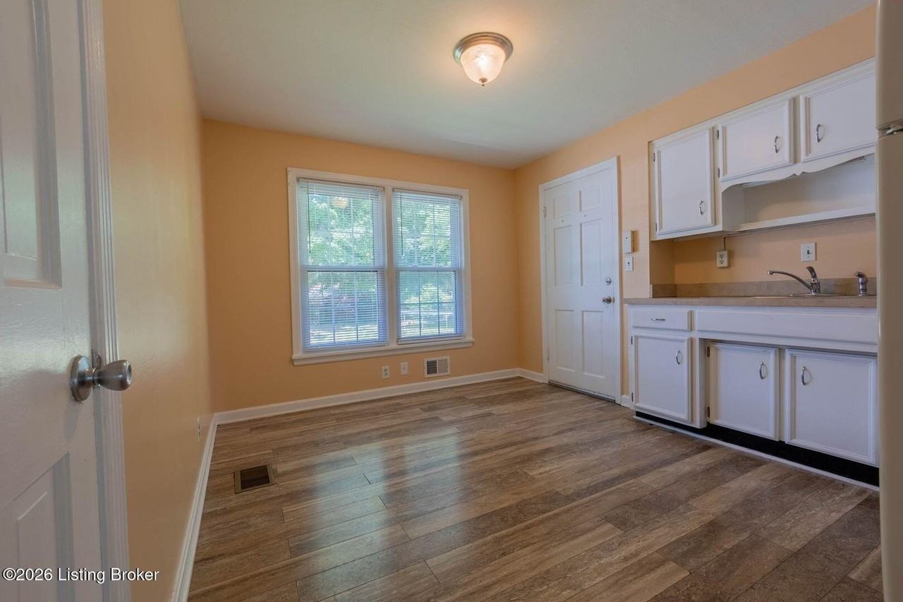 10402 Deering Rd - Photo 5 of 20