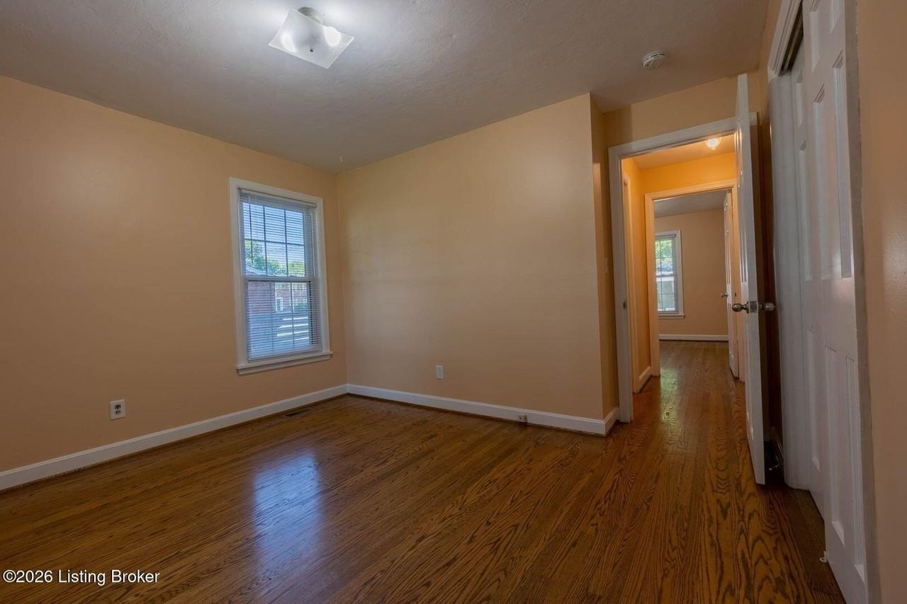 10402 Deering Rd - Photo 7 of 20