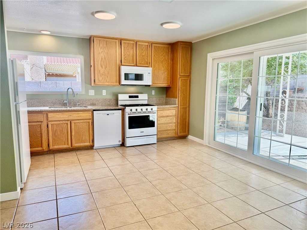 2489 Muirfield Ave - Photo 7 of 21