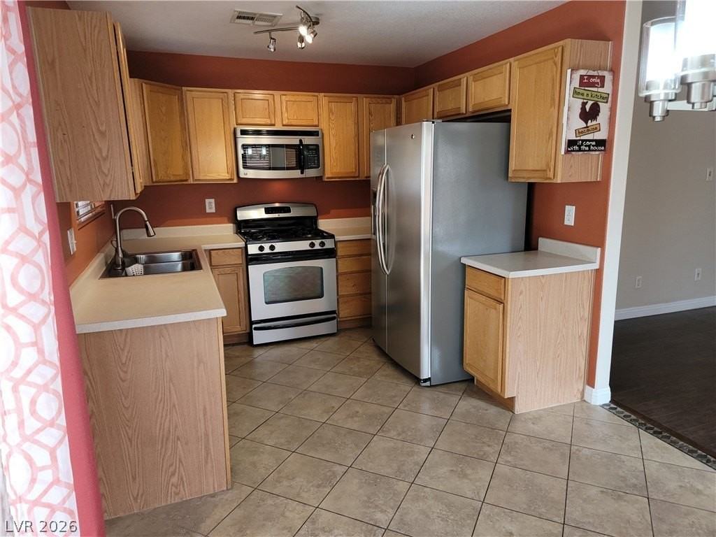 1086 Silver Creek Ave - Photo 5 of 29