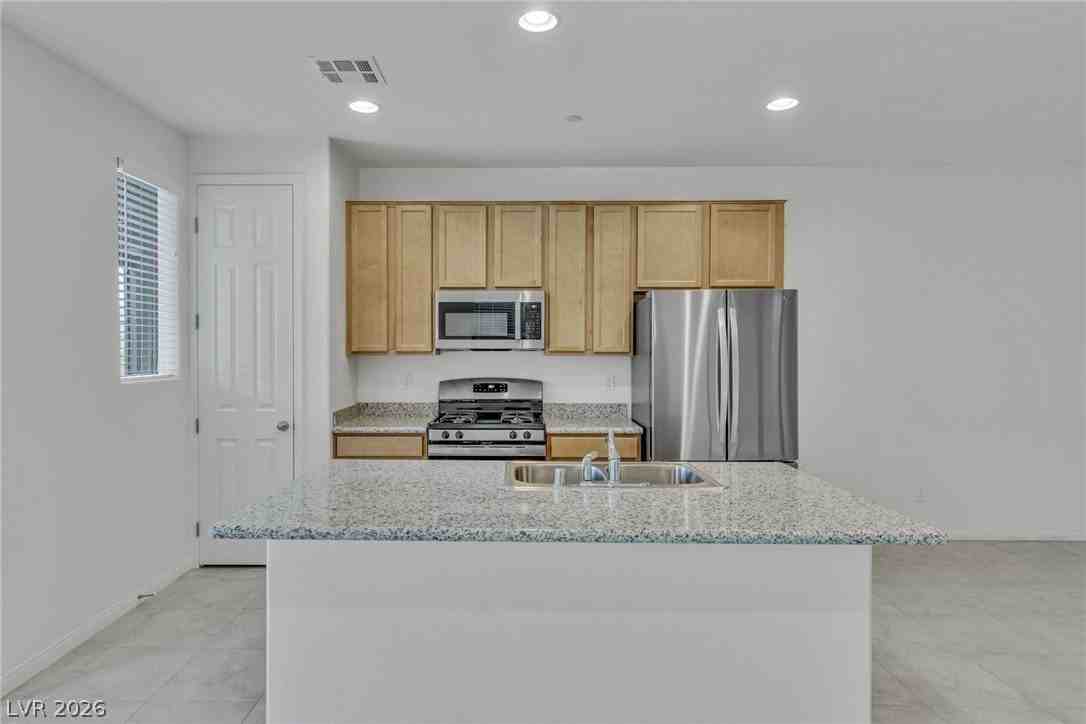11672 Redwood Mountain Ave - Photo 7 of 34