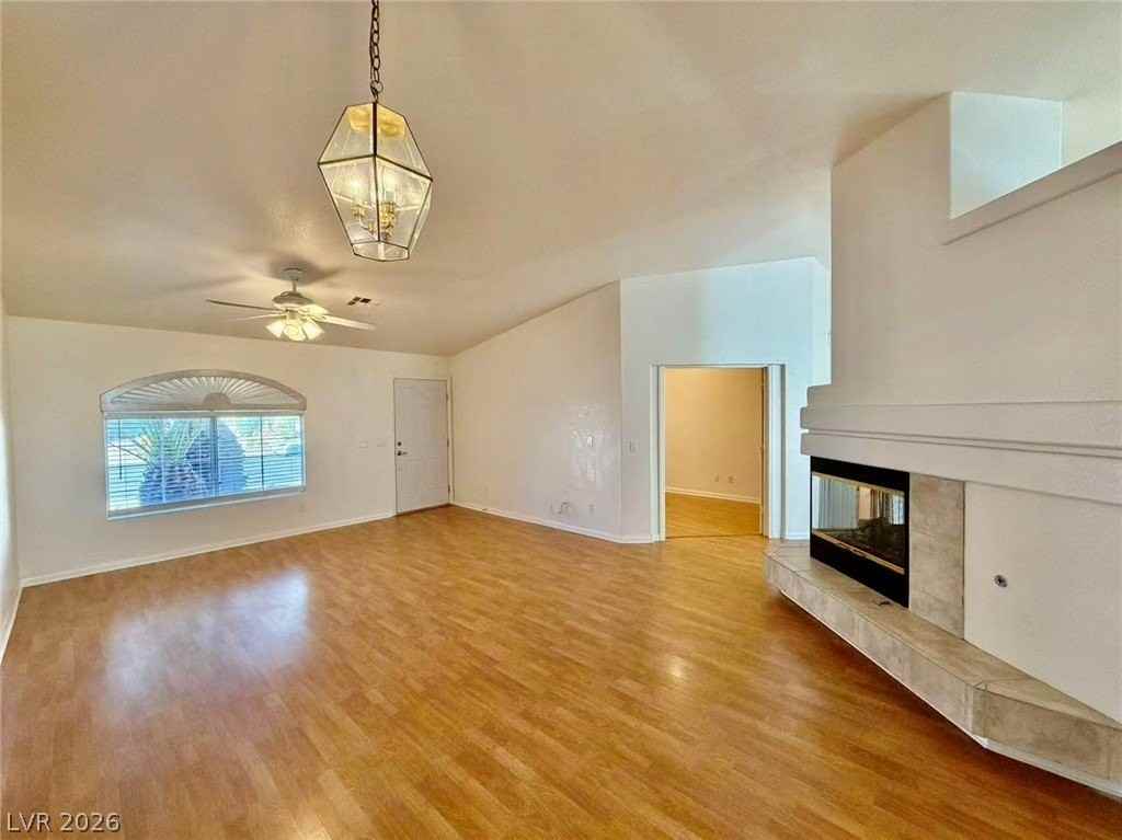 8605 W Gilmore Ave - Photo 5 of 20