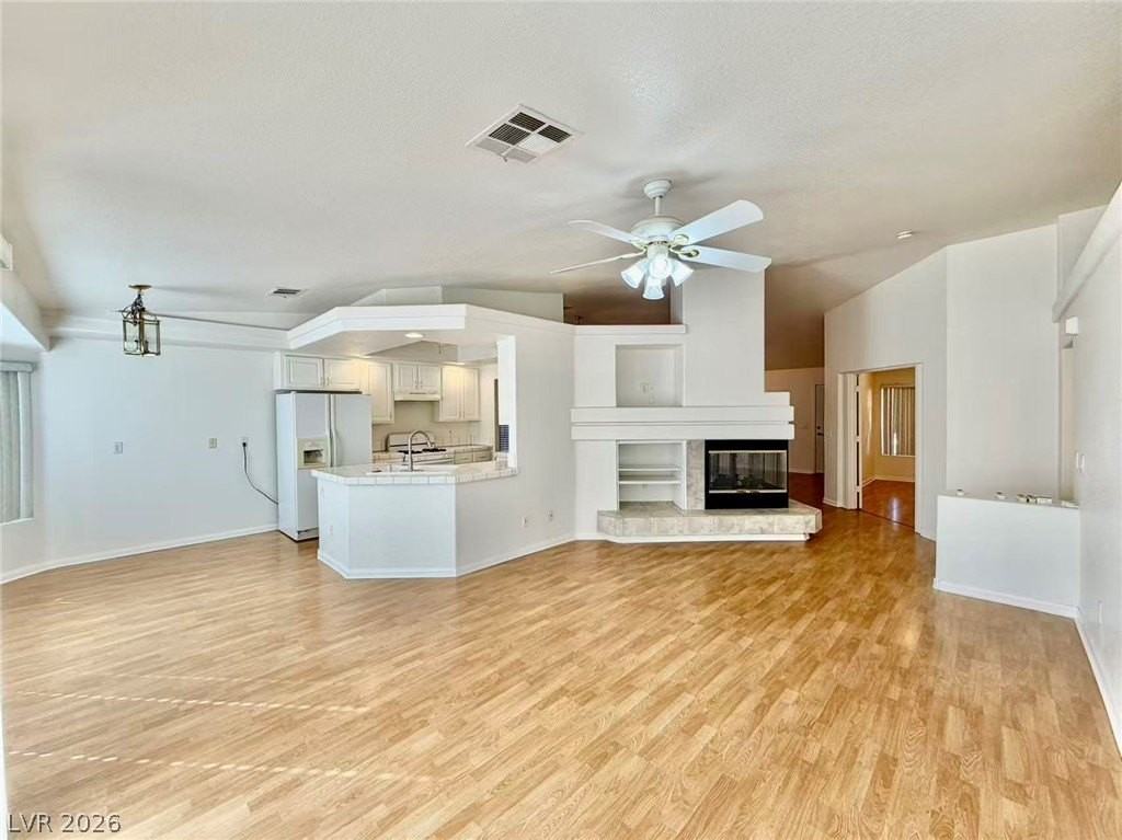 8605 W Gilmore Ave - Photo 6 of 20