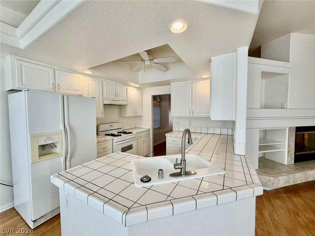 8605 W Gilmore Ave - Photo 7 of 20