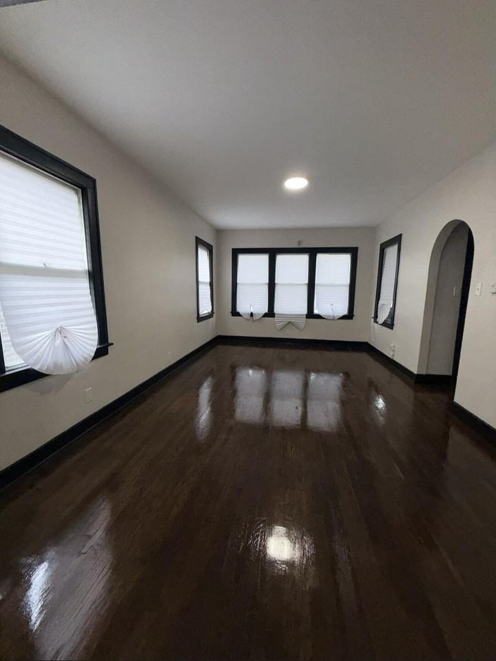 833 Fillmore St - Photo 2 of 8