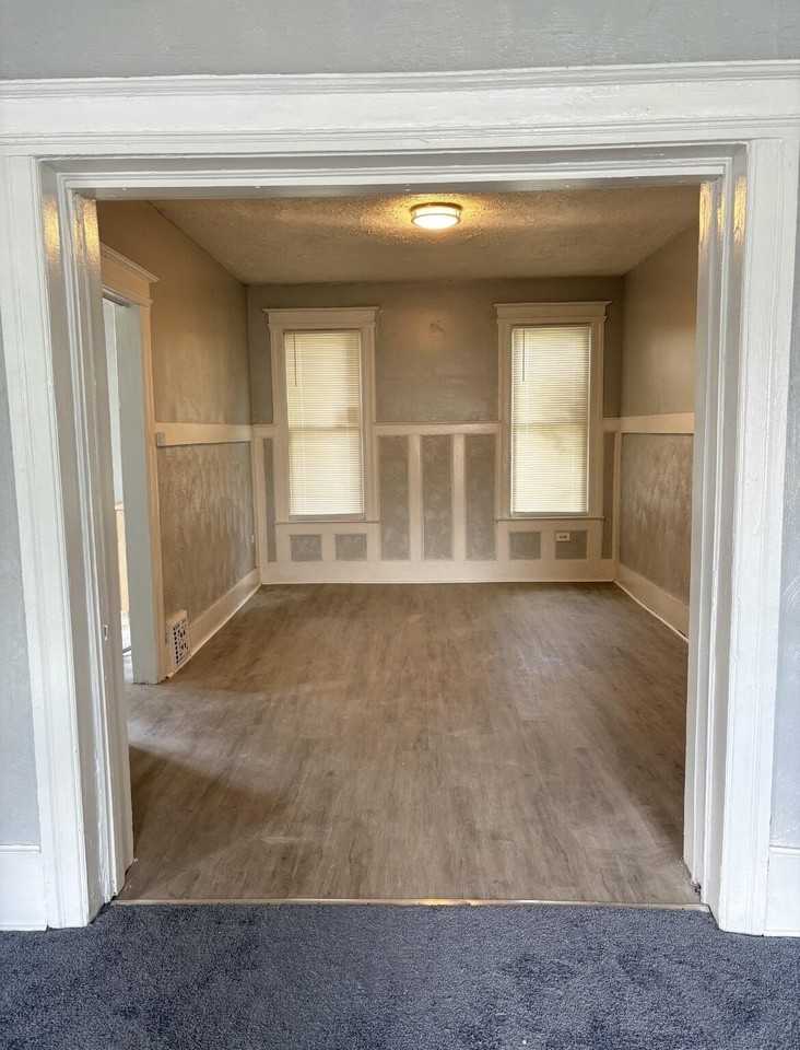 670 Pingree St - Photo 5 of 18