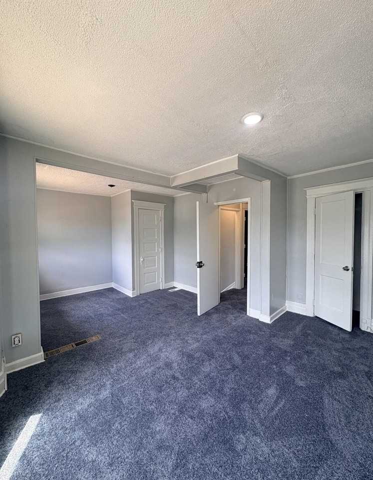 670 Pingree St - Photo 6 of 18
