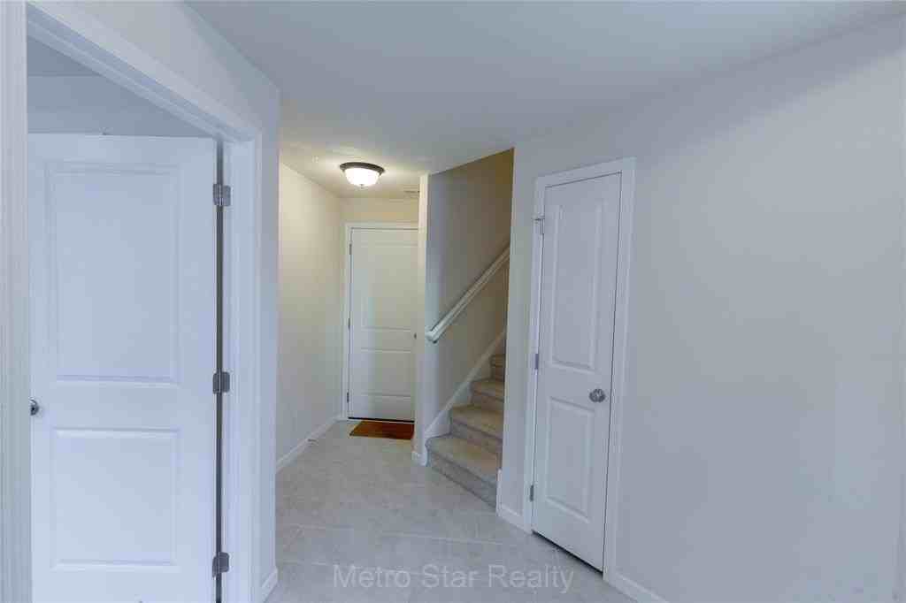 2737 S Spurway Dr - Photo 3 of 36