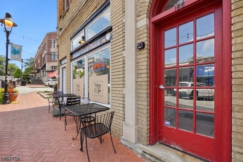 166 Maplewood Ave #7