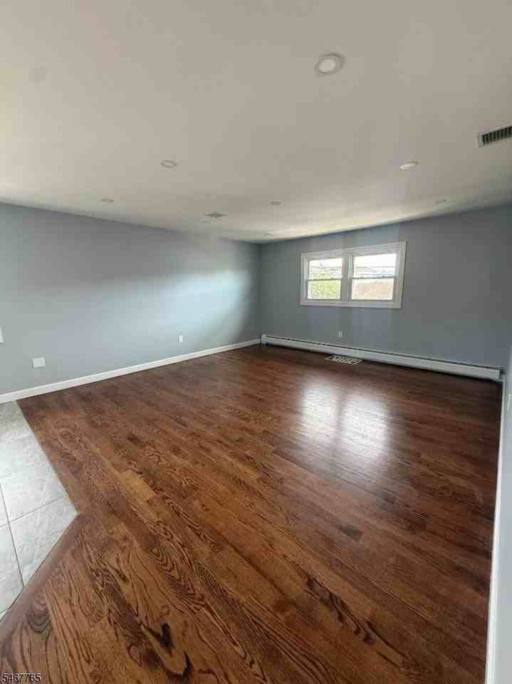 311 Amity St - Photo 2 of 8