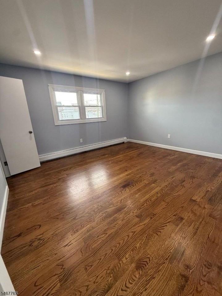 311 Amity St - Photo 4 of 8