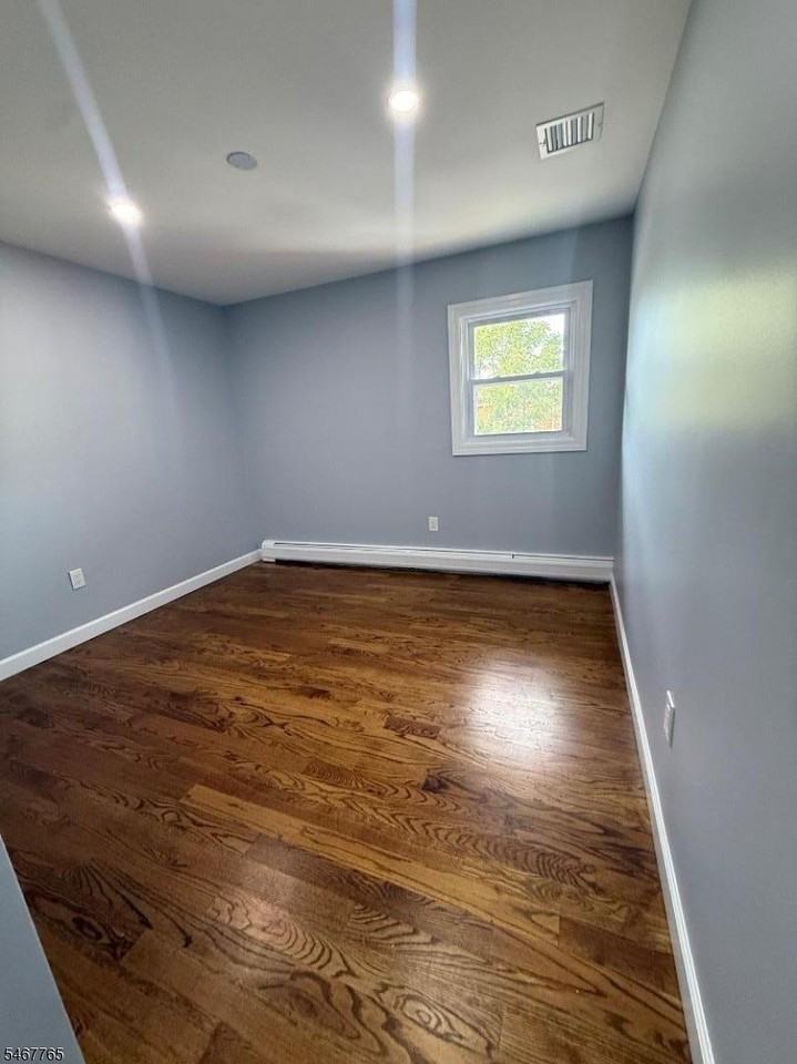 311 Amity St - Photo 5 of 8