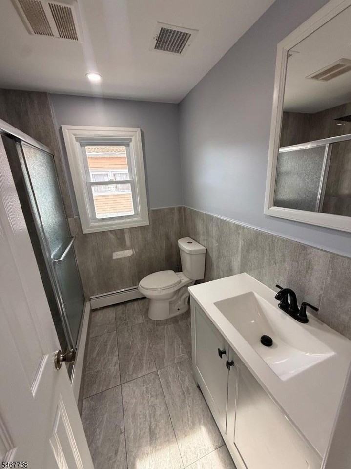 311 Amity St - Photo 6 of 8