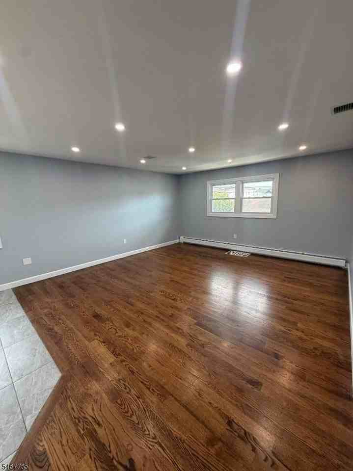 311 Amity St - Photo 7 of 8