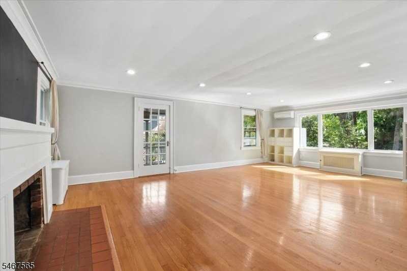 80 Claremont Ave - Photo 4 of 37