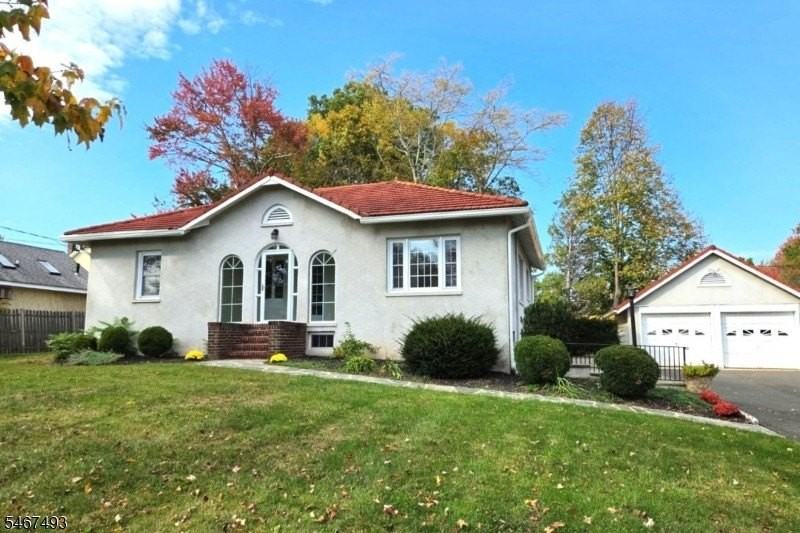 48 Bay St