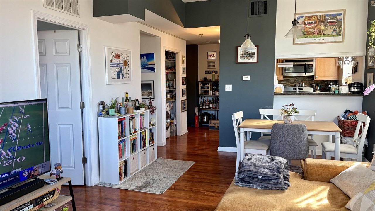 227 Christopher Columbus Dr #207B - Photo 2 of 9