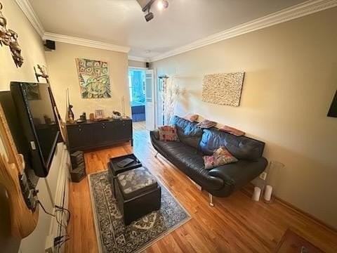 413 1st St #3R - Photo 6 of 9
